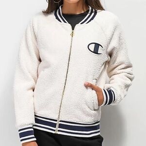 Champion Women's Cream Sherpa Jacket in Small